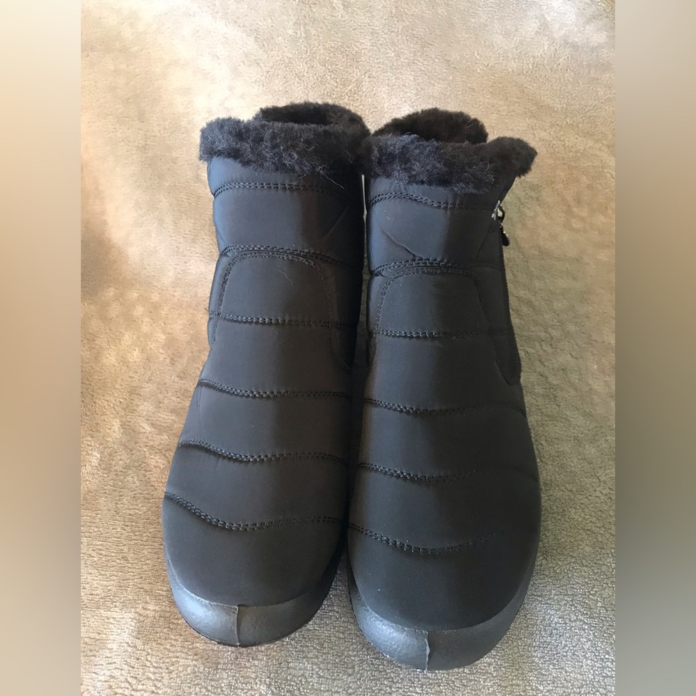 NWOT BJ Winter Boots